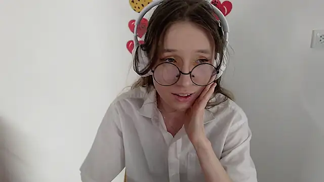 Snapshot of _Hanna_Moon_ chatting on 04.20.26 Hanna Moon online show from 04.20.26