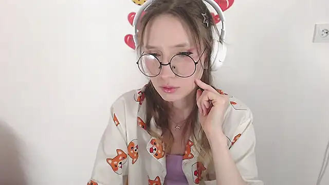 Snapshot of _Hanna_Moon_ chatting on 04.22.26 Hanna Moon online show from 04.22.26