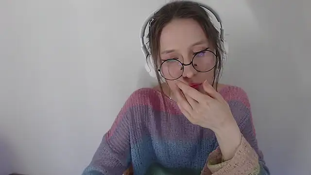 Snapshot of _Hanna_Moon_ chatting on 04.23.26 Hanna Moon online show from 04.23.26