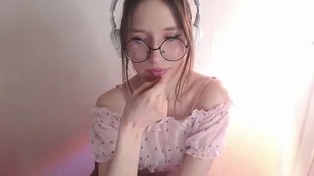Snapshot of _Hanna_Moon_ chatting on 05.06.26 Hanna Moon online show from 05.06.26