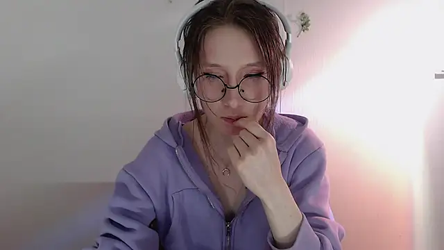 Snapshot of _Hanna_Moon_ chatting on 05.18.26 Hanna Moon online show from 05.18.26