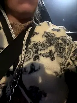 Snapshot of Elvira75 chatting on 12.14.25 Elvira75 online show from 12.14.25