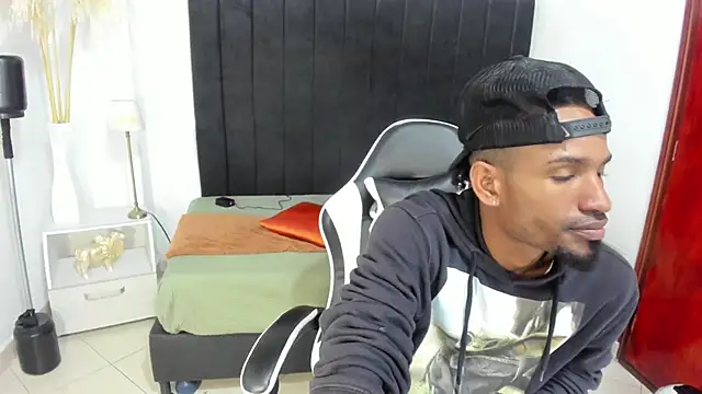 Snapshot of anhtony_wayans chatting on 11.12.25 anhtony wayans online show from 11.12.25