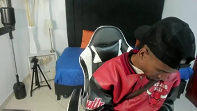 Snapshot of anhtony_wayans chatting on 11.17.25 anhtony wayans online show from 11.17.25