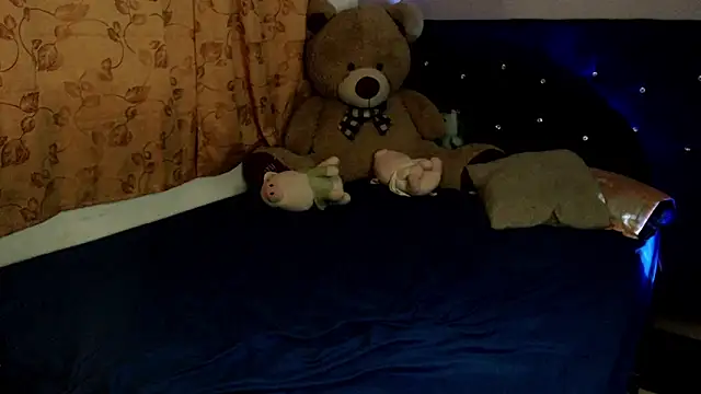 Snapshot of ANGELIQUE_KLANE chatting on 11.13.25 ANGELIQUE KLANE online show from 11.13.25