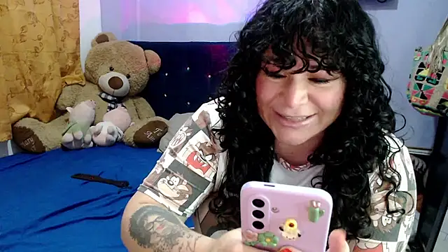 Snapshot of ANGELIQUE_KLANE chatting on 11.24.25 ANGELIQUE KLANE online show from 11.24.25