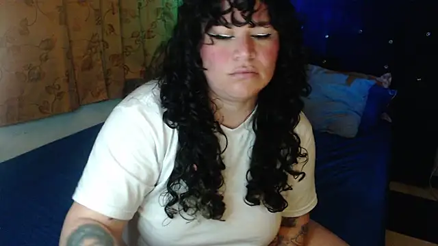 Snapshot of ANGELIQUE_KLANE chatting on 12.14.25 ANGELIQUE KLANE online show from 12.14.25