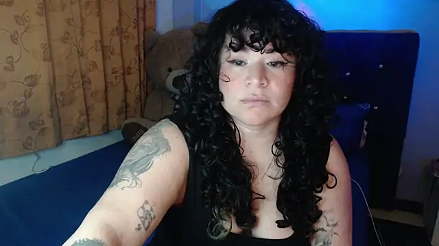 Snapshot of ANGELIQUE_KLANE chatting on 12.16.25 ANGELIQUE KLANE online show from 12.16.25