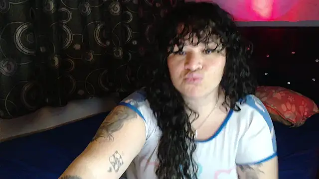 Snapshot of ANGELIQUE_KLANE chatting on 02.25.26 ANGELIQUE KLANE online show from 02.25.26