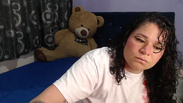 Snapshot of ANGELIQUE_KLANE chatting on 04.24.26 ANGELIQUE KLANE online show from 04.24.26