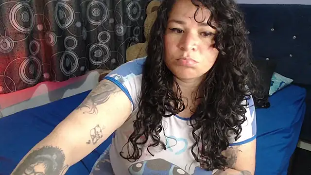 Snapshot of ANGELIQUE_KLANE chatting on 05.21.26 ANGELIQUE KLANE online show from 05.21.26