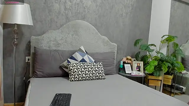 Snapshot of LisaCroft chatting on 02.16.26 LisaCroft online show from 02.16.26