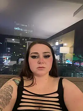 Snapshot of Kira_tattoo chatting on 02.26.25 Kira tattoo online show from 02.26.25