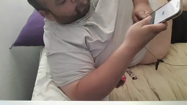 Snapshot of Pantychubs69 chatting on 10.11.25 Pantychubs69 online show from 10.11.25