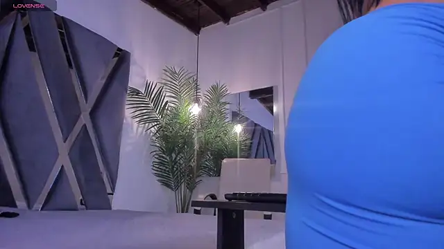Snapshot of alessandra_wells chatting on 04.17.26 alessandra wells online show from 04.17.26