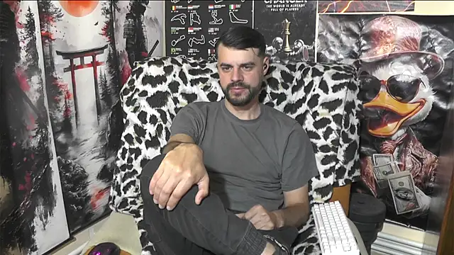 Snapshot of 00george chatting on 04.16.26 00george online show from 04.16.26