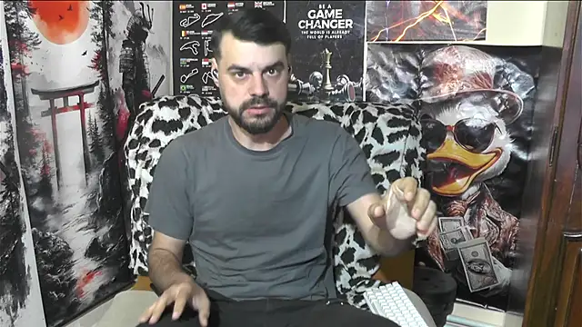 Snapshot of 00george chatting on 04.18.26 00george online show from 04.18.26