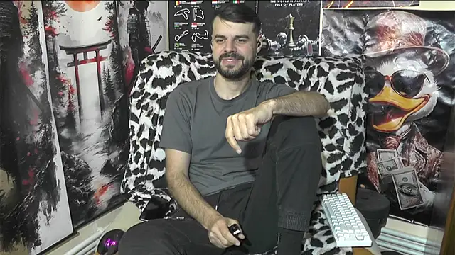 Snapshot of 00george chatting on 04.18.26 00george online show from 04.18.26