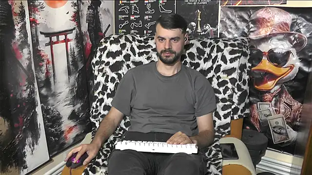 Snapshot of 00george chatting on 04.18.26 00george online show from 04.18.26