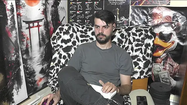 Snapshot of 00george chatting on 04.24.26 00george online show from 04.24.26