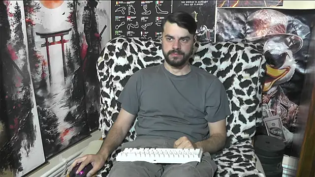 Snapshot of 00george chatting on 04.27.26 00george online show from 04.27.26