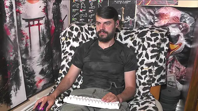Snapshot of 00george chatting on 05.16.26 00george online show from 05.16.26
