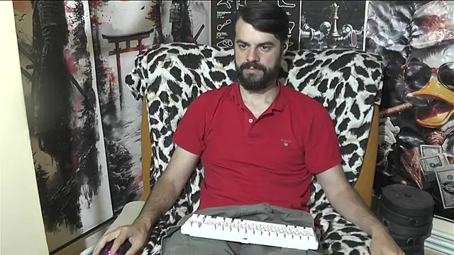 Snapshot of 00george chatting on 05.28.26 00george online show from 05.28.26