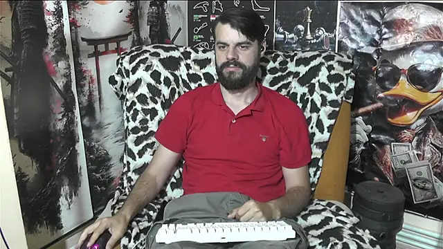 Snapshot of 00george chatting on 05.29.26 00george online show from 05.29.26