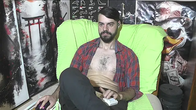 Snapshot of 00george chatting on 06.18.26 00george online show from 06.18.26
