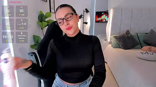 Snapshot of AmyWood chatting on 04.20.26 AmyWood online show from 04.20.26