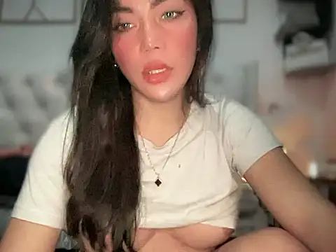 Snapshot of kristinestar chatting on 11.17.25 kristinestar online show from 11.17.25