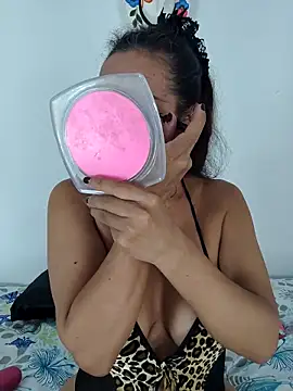 Snapshot of YOURSDEBORA chatting on 10.28.25 YOURSDEBORA online show from 10.28.25