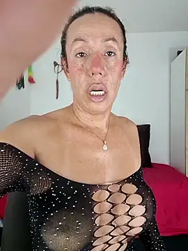 Snapshot of YOURSDEBORA chatting on 12.18.25 YOURSDEBORA online show from 12.18.25