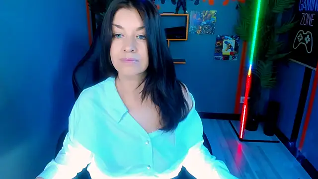 Snapshot of AnaMills chatting on 05.28.26 AnaMills online show from 05.28.26