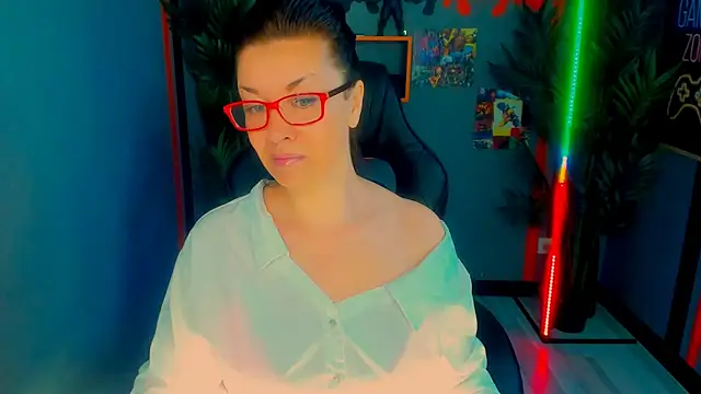 Snapshot of AnaMills chatting on 05.29.26 AnaMills online show from 05.29.26