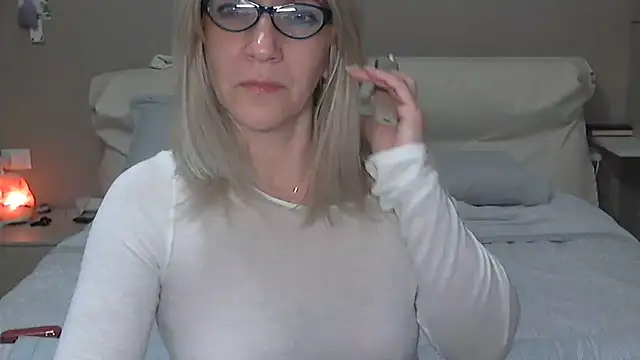 Snapshot of -K-- chatting on 02.10.25 -K-- online show from 02.10.25
