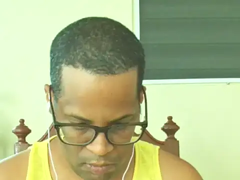 Snapshot of thesugar32 chatting on 04.22.26 thesugar32 online show from 04.22.26