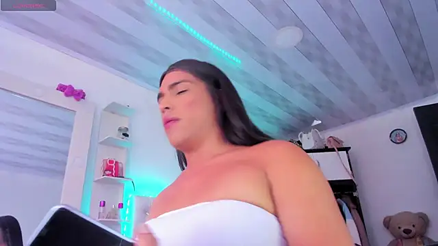 briitany hot online show from 12.20.24