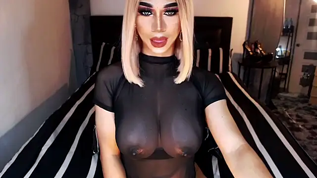 Snapshot of MassiveCockxMistress chatting on 11.30.25 MassiveCockxMistress online show from 11.30.25