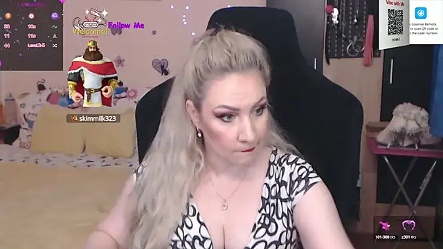 Snapshot of MissLexyGold chatting on 12.06.24 MissLexyGold online show from 12.06.24