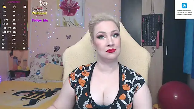 Snapshot of MissLexyGold chatting on 10.04.25 MissLexyGold online show from 10.04.25
