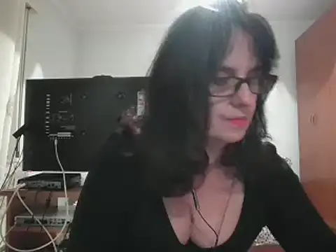Snapshot of ClaudyGeryn chatting on 12.14.24 ClaudyGeryn online show from 12.14.24