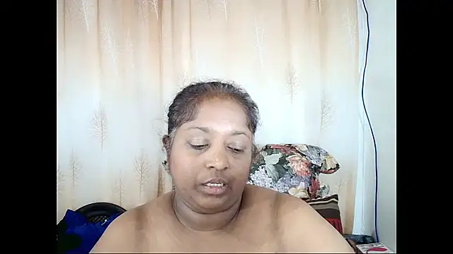 Snapshot of Indiantasha chatting on 03.08.25 Indiantasha online show from 03.08.25