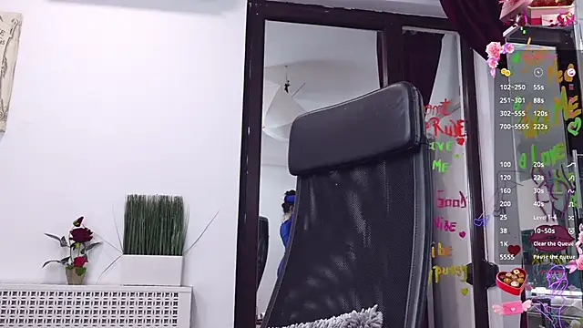 Snapshot of LexyRene chatting on 11.14.25 LexyRene online show from 11.14.25