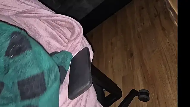 Snapshot of -luckybong- chatting on 03.09.25 -luckybong- online show from 03.09.25