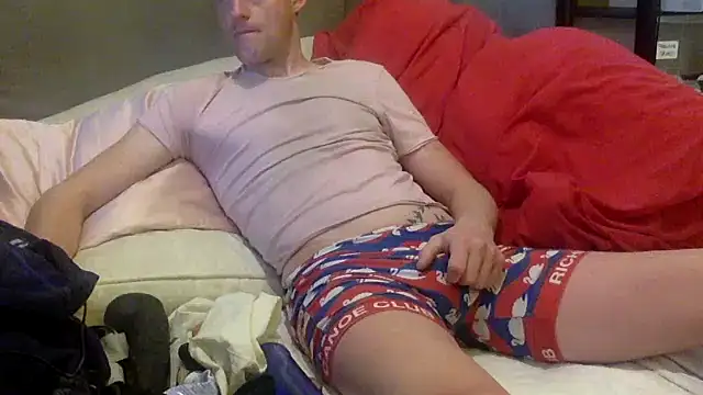 Snapshot of londonfuckwhore chatting on 10.14.25 londonfuckwhore online show from 10.14.25