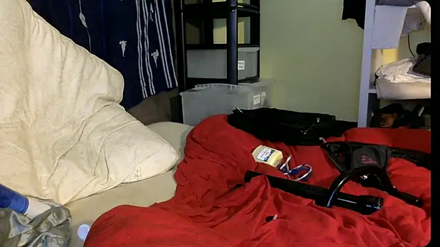 Snapshot of londonfuckwhore chatting on 11.15.25 londonfuckwhore online show from 11.15.25