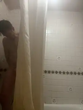 Snapshot of londonfuckwhore chatting on 12.21.25 londonfuckwhore online show from 12.21.25