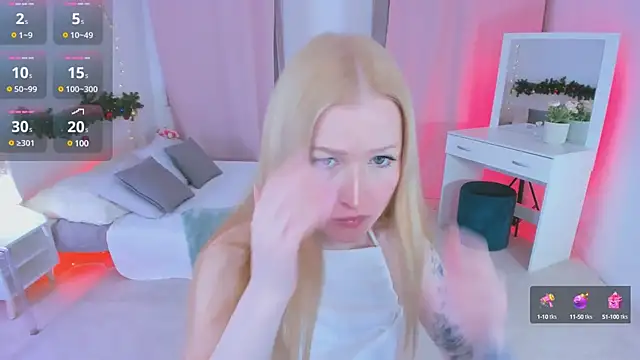 Laly Peach online show from 12.16.24