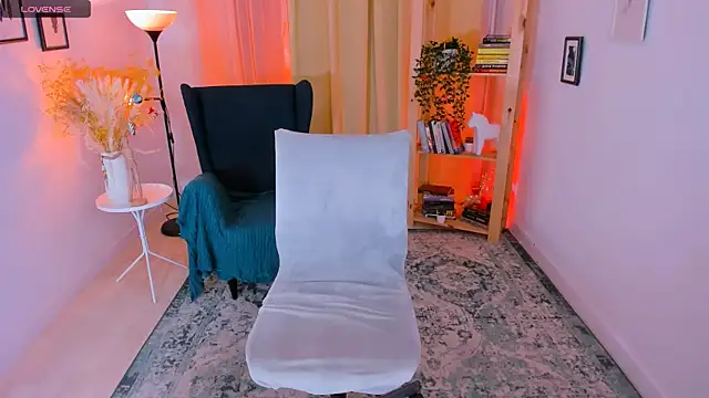 Laly Peach online show from 12.19.24